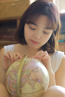 无法触碰的她
